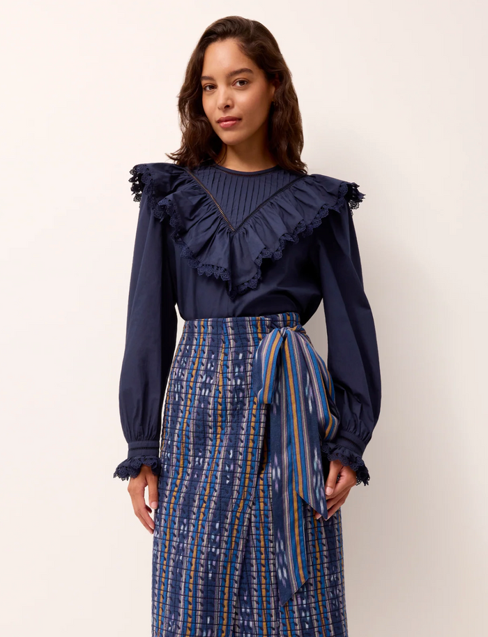 CARISSA TOP IN NAVAL