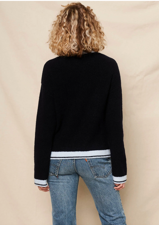 AMOUR INTARSIA SWEATER W/ BUTTON SIDE SLITS IN NAVY