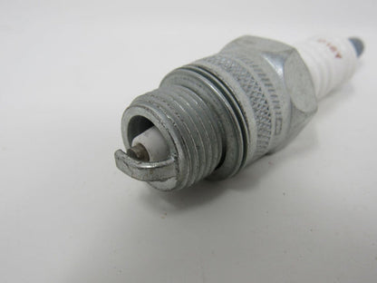 Champion-Copper-Plus-Spark-Plug-549-D18Y-316 4