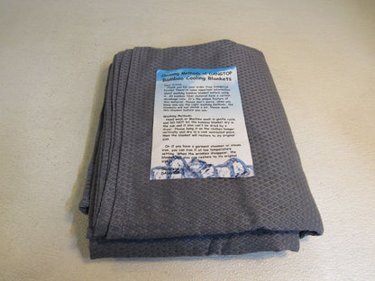Dangtop-Bamboo-Cooling-Blanket-90-in-x-80-in-Gray-100-Bamboo-Fiber-568 3