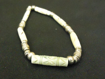 designer-fashion-bracelet-strand-string-metal-stone-female-adult-green-silver-beige-preowned 2