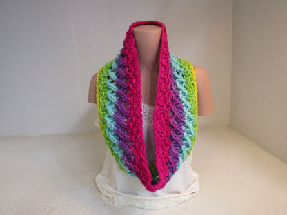 Handcrafted-Cowl-Multicolored-Lots-of-Texture-Merino-Female-Adult-478 3
