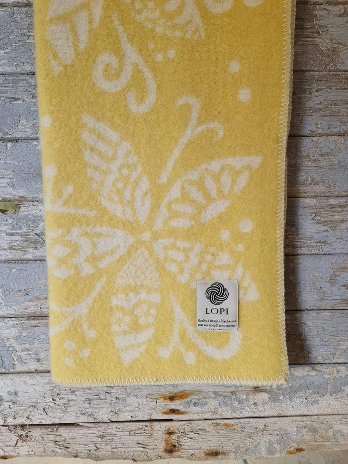 Alafoss Icelandic Wool Blanket 2061 Floral pattern design- The Icelandic Store