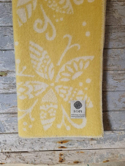 Alafoss Icelandic Wool Blanket 2061 Floral pattern design- The Icelandic Store