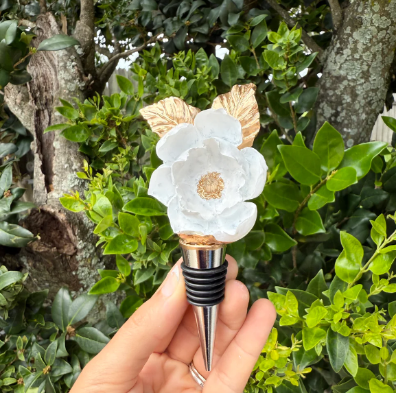 Wine stopper topped with a white magnolia flower