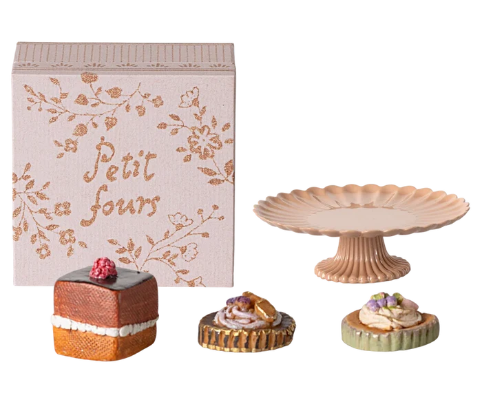 Maileg Mini Cakes and Cakestand
