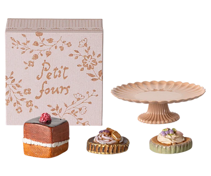 Maileg Mini Cakes and Cakestand