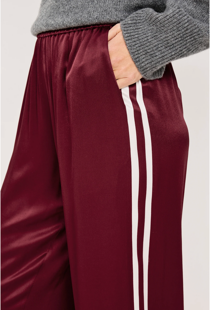 MERIDA PANT IN GARNET