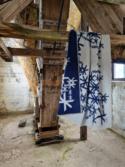 Nordic Strength wool blanket - Royal blue - The Icelandic Store