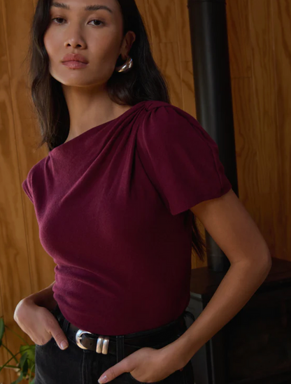 ROSIE KNOT TOP IN PORT