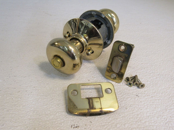 Schlage-Door-Knob-Privacy-Polished-Brass-526 1