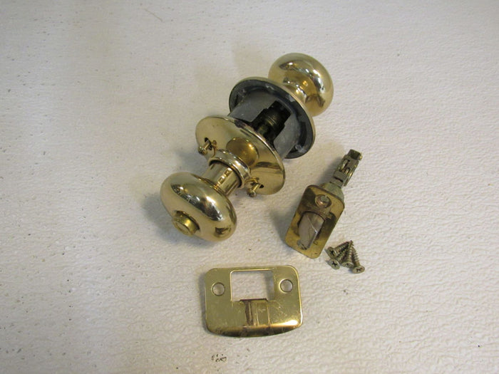 Schlage-Door-Knob-Privacy-Polished-Brass-526 2