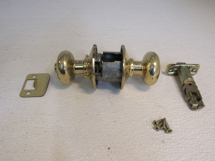 Schlage-Door-Knob-Privacy-Polished-Brass-526 3