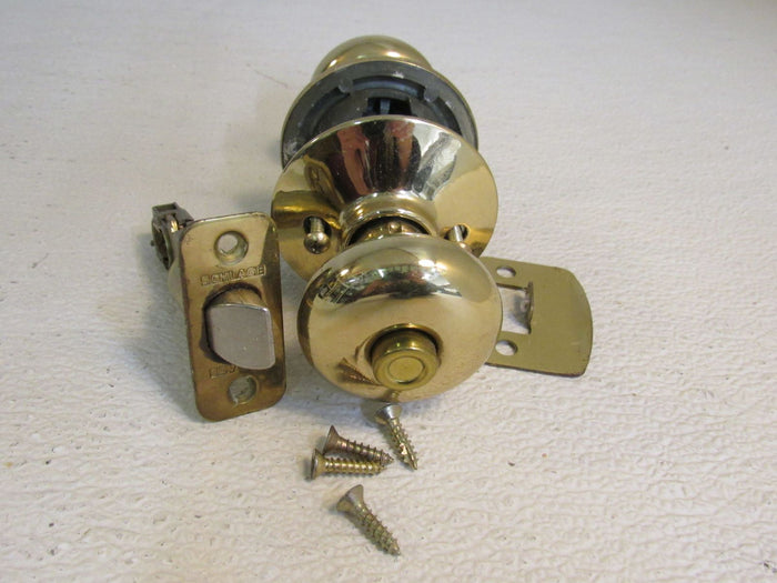 Schlage-Door-Knob-Privacy-Polished-Brass-536 4