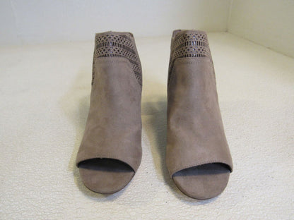 Yellow-Box-Modesty-Open-Toe-Ankle-Booties-Strap-Sandal-Female-Adult-Size-8-Solid-440 3
